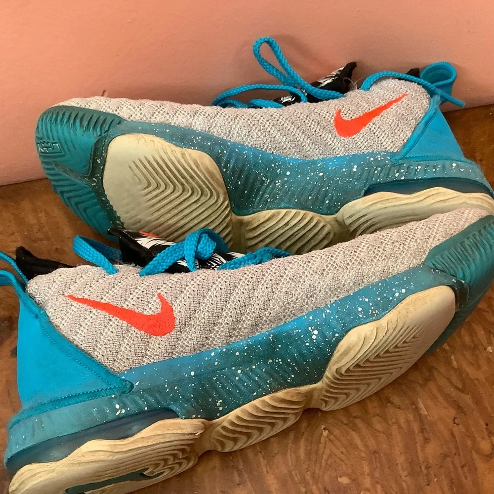 Nike Lebron AQ2465-078 Size 5Y Sneakers